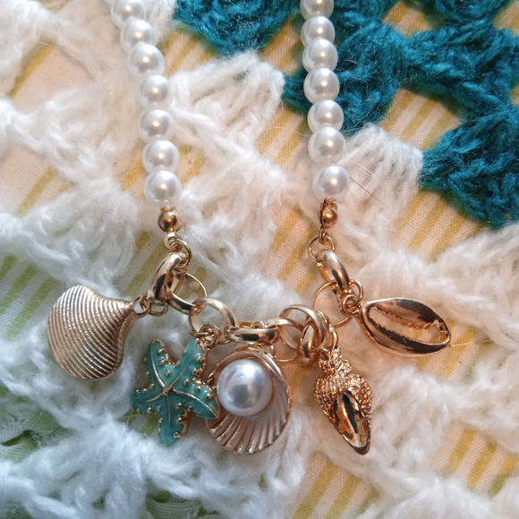 Jewelry - Beach Seashell Theme Pearl Necklace